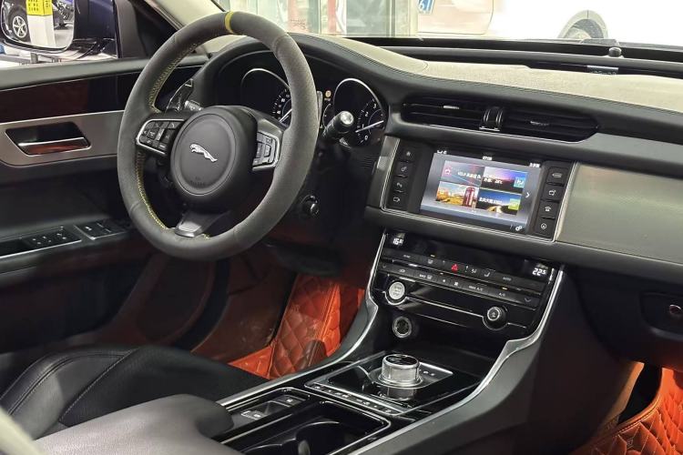 Used Jaguar XF 2016 XF 3.0 SC Two-Wheel-Drive Luxury Edition Interior 1