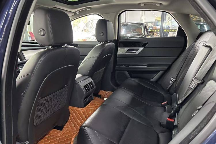 Used Jaguar XF 2016 XF 3.0 SC Two-Wheel-Drive Luxury Edition Interior 3