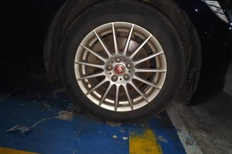 Used Jaguar XF 2016 XF 2.0T Two-Wheel-Drive Luxury Edition Right Front Wheel Hub