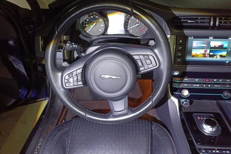 Used Jaguar XF 2016 XF 3.0 SC Two-Wheel-Drive Luxury Edition Steering Wheel