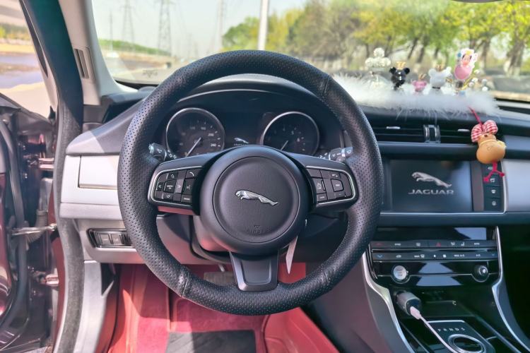 Used Jaguar XF 2016 XF 3.0 SC Two-Wheel-Drive Luxury Edition Interior 5