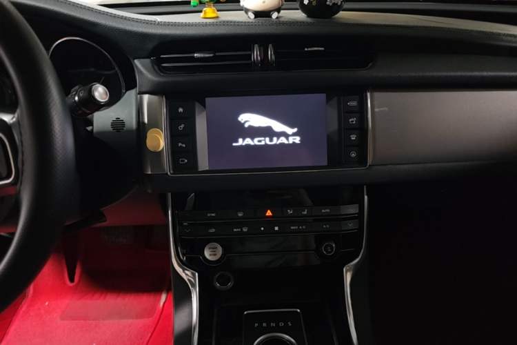 Used Jaguar XF 2016 XF 2.0T Two-Wheel-Drive Luxury Edition Audio And AC Panel