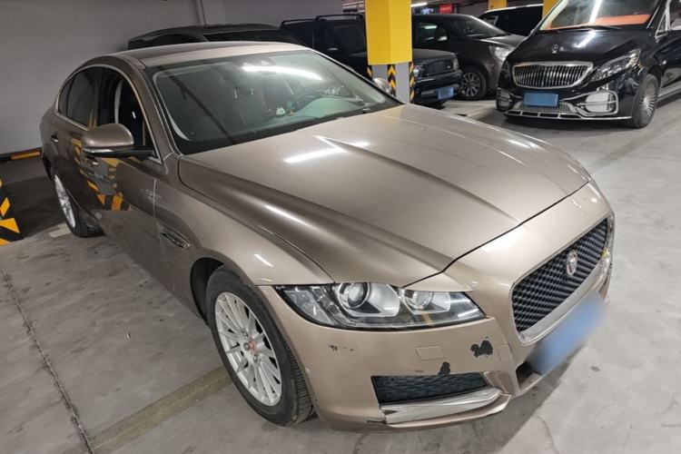 Used Jaguar XF 2016 XF 2.0T Two-Wheel-Drive Luxury Edition Front Right 45 Deg