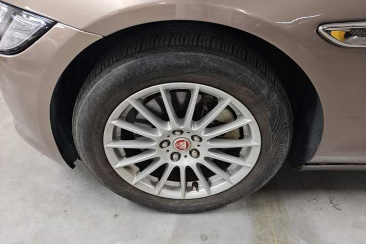 Used Jaguar XF 2016 XF 2.0T Two-Wheel-Drive Luxury Edition Left Front Wheel Hub