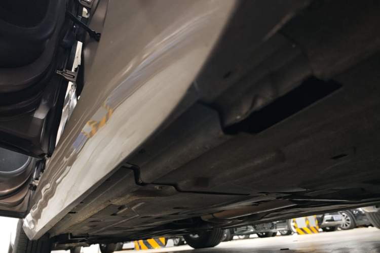 Used Jaguar XF 2016 XF 2.0T Two-Wheel-Drive Luxury Edition Left Side Sill