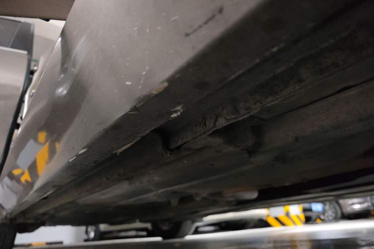 Used Jaguar XF 2016 XF 2.0T Two-Wheel-Drive Luxury Edition Right Side Sill