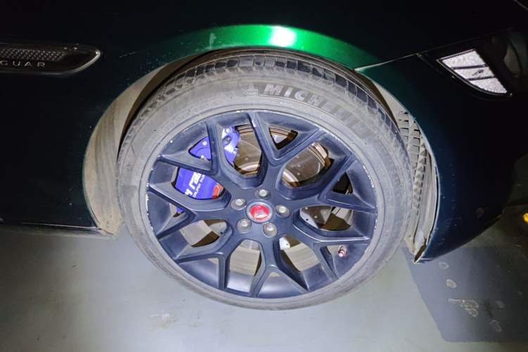 Used Jaguar XF 2016 XF 3.0 SC Two-Wheel-Drive Luxury Edition Right Front Wheel Hub