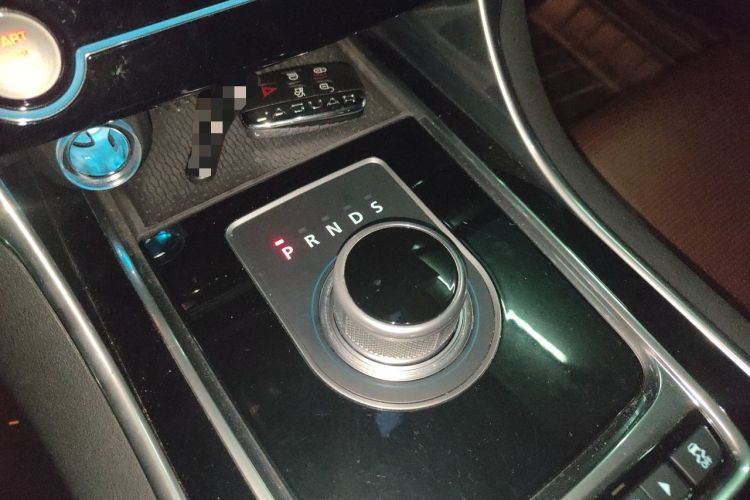 Used Jaguar XF 2016 XF 2.0T Two-Wheel-Drive R-Sport Sport Edition Gear Lever