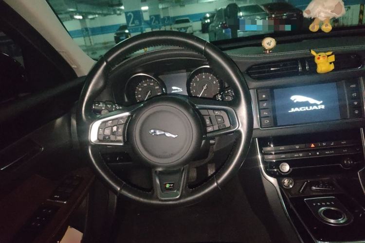 Used Jaguar XF 2016 XF 2.0T Two-Wheel-Drive R-Sport Sport Edition Steering Wheel