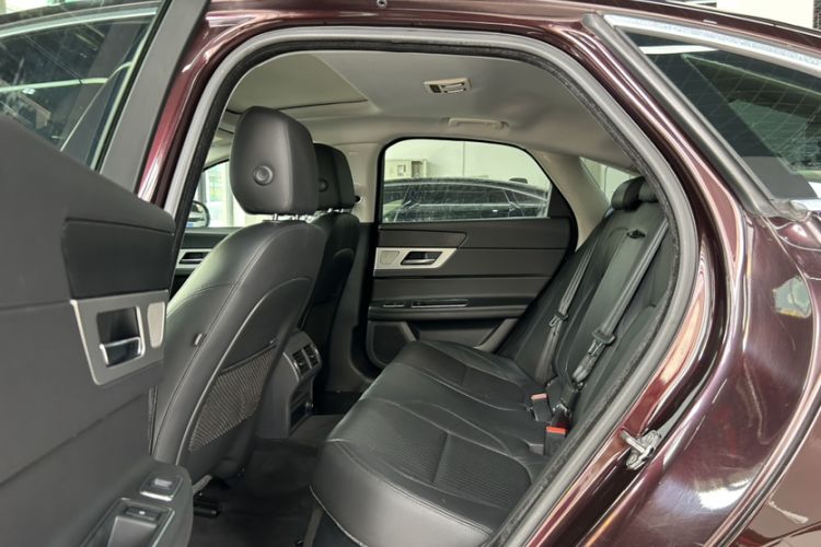 Used Jaguar XF 2016 XF 3.0 SC Two-Wheel-Drive Luxury Edition Interior 2