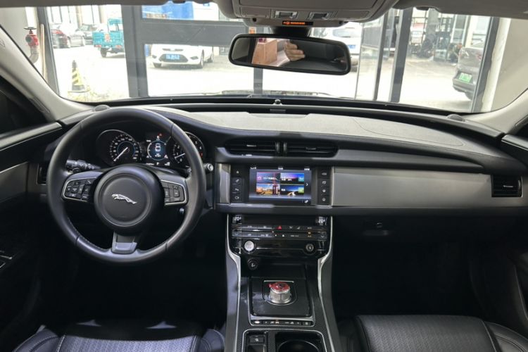Used Jaguar XF 2016 XF 3.0 SC Two-Wheel-Drive Luxury Edition Interior 3