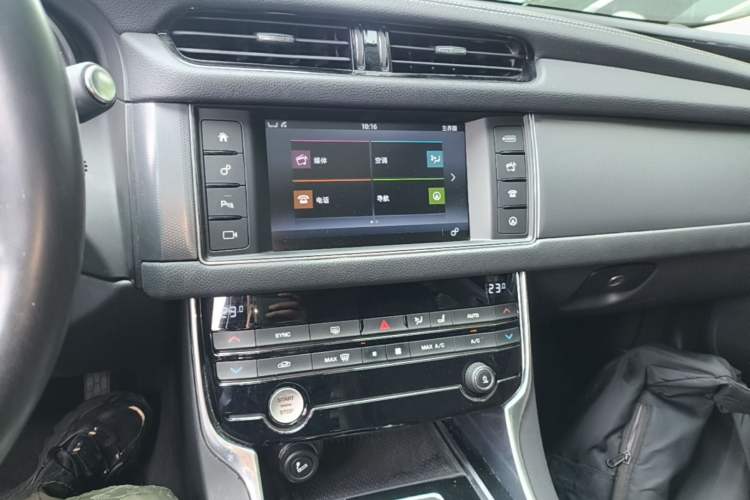 Used Jaguar XF 2016 XF 2.0T Two-Wheel-Drive R-Sport Sport Edition Audio And AC Panel