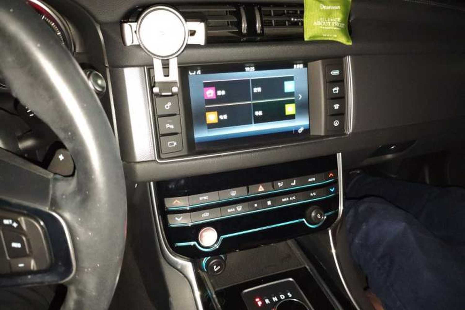 Used Jaguar XF 2016 XF 2.0T Two-Wheel-Drive R-Sport Sport Edition Audio And AC Panel