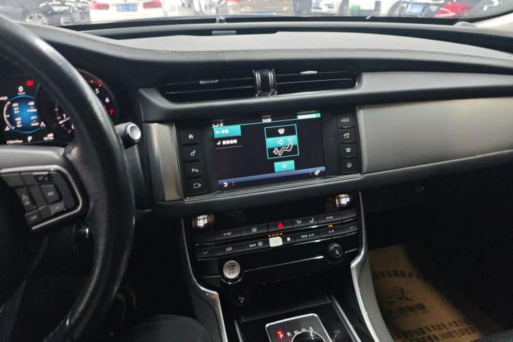 Used Jaguar XF 2016 XF 2.0T Two-Wheel-Drive Luxury Edition Audio And AC Panel