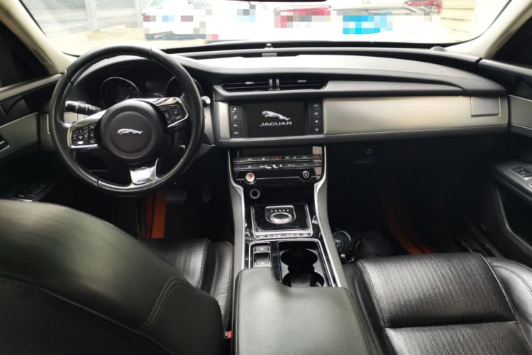 Used Jaguar XF 2016 XF 2.0T Two-Wheel-Drive Luxury Edition Center Console