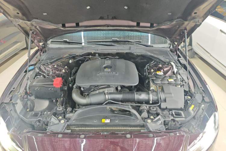 Used Jaguar XF 2016 XF 2.0T Two-Wheel-Drive Luxury Edition Engine Bay
