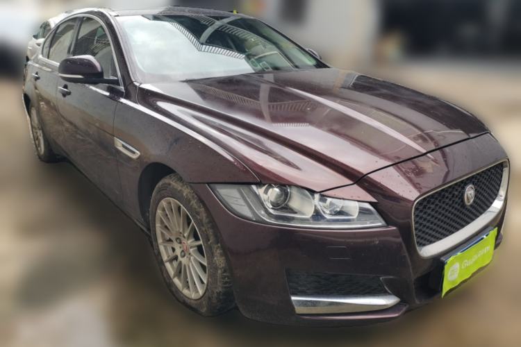 Used Jaguar XF 2016 XF 2.0T Two-Wheel-Drive Luxury Edition Front Right 45 Deg