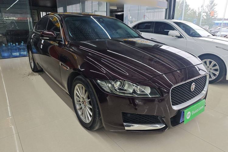 Used Jaguar XF 2016 XF 2.0T Two-Wheel-Drive Luxury Edition Front Right 45 Deg