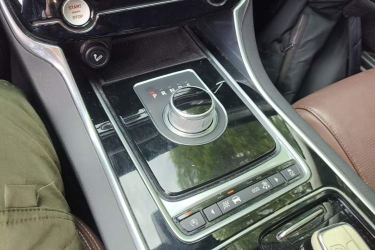 Used Jaguar XF 2016 XF 2.0T Two-Wheel-Drive R-Sport Sport Edition Gear Lever