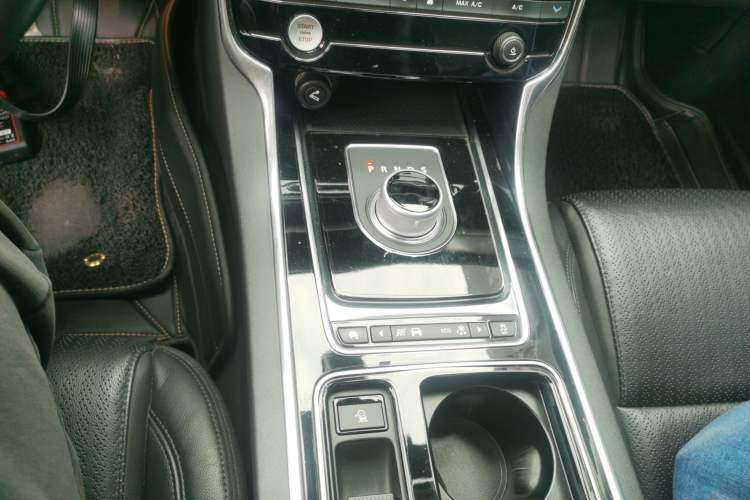 Used Jaguar XF 2016 XF 2.0T Two-Wheel-Drive Luxury Edition Gear Lever