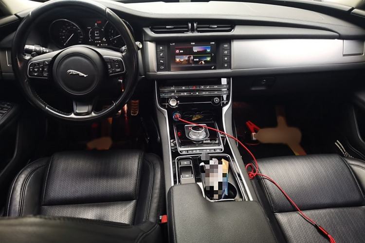 Used Jaguar XF 2016 XF 2.0T Two-Wheel-Drive Luxury Edition Interior 2