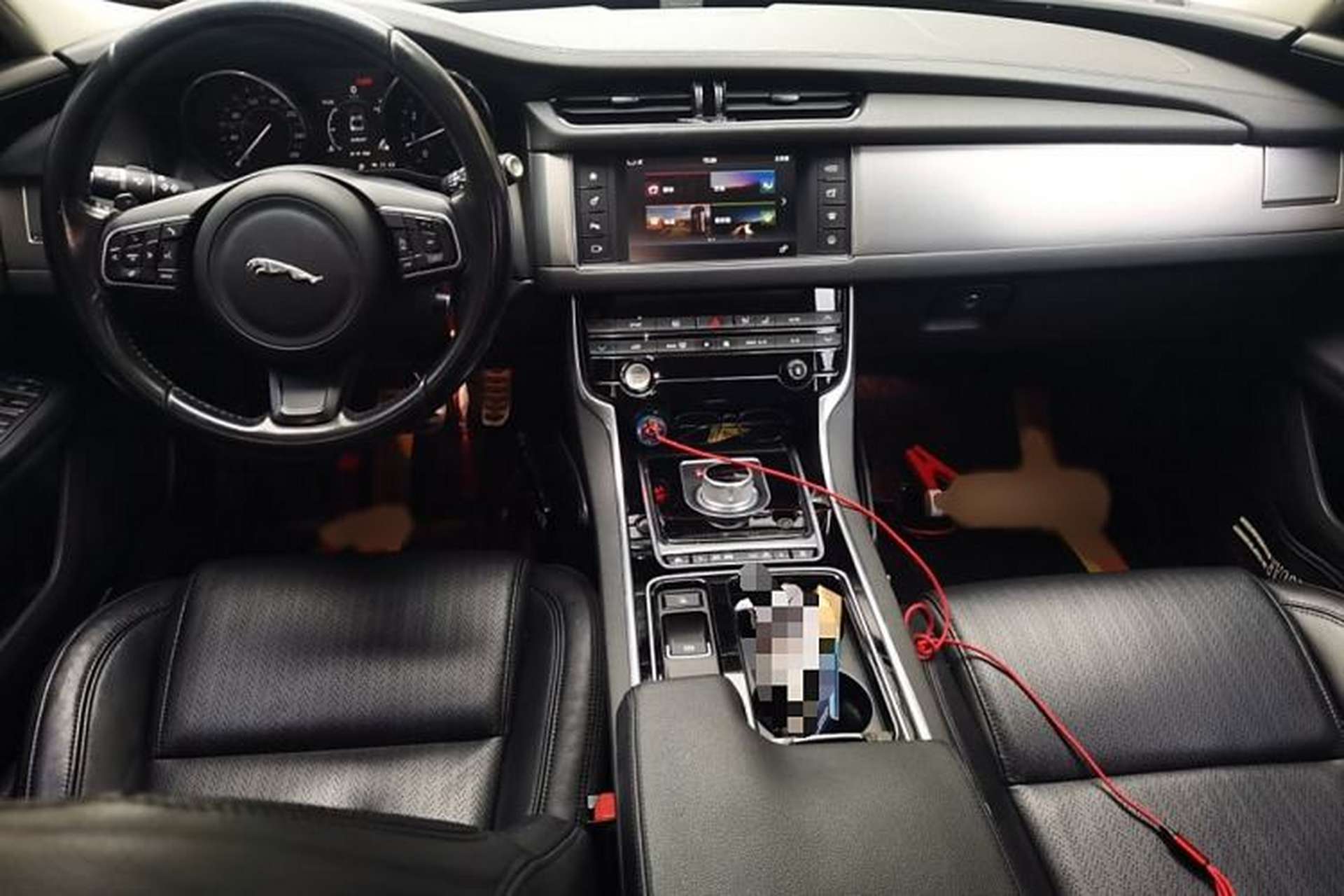 Used Jaguar XF 2016 XF 2.0T Two-Wheel-Drive Luxury Edition Interior 2