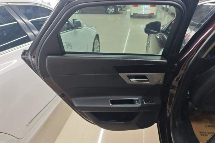 Used Jaguar XF 2016 XF 2.0T Two-Wheel-Drive Luxury Edition Left Rear Door Interior