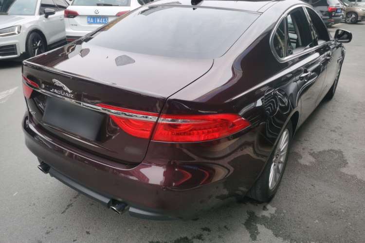 Used Jaguar XF 2016 XF 2.0T Two-Wheel-Drive Luxury Edition Rear Right 45 Deg