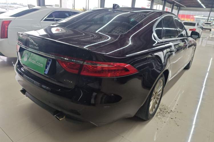 Used Jaguar XF 2016 XF 2.0T Two-Wheel-Drive Luxury Edition Rear Right 45 Deg