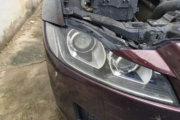 Used Jaguar XF 2016 XF 2.0T Two-Wheel-Drive Luxury Edition Right Front Headlight