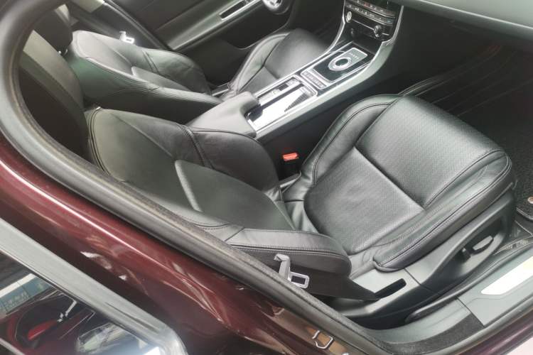 Used Jaguar XF 2016 XF 2.0T Two-Wheel-Drive Luxury Edition Right Front Seat