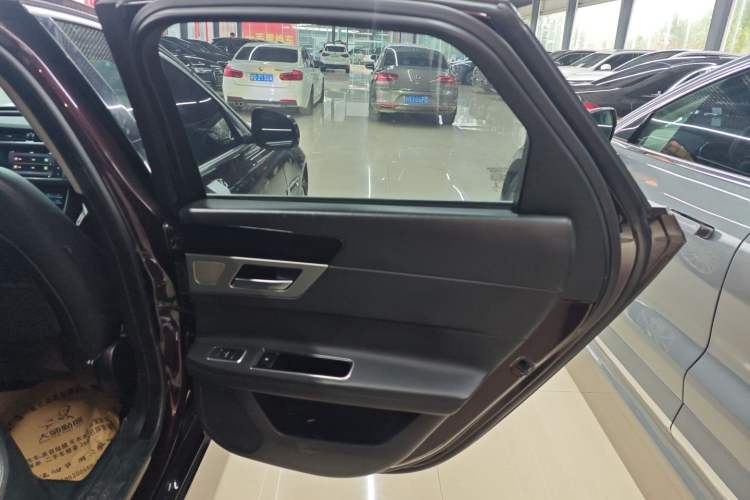 Used Jaguar XF 2016 XF 2.0T Two-Wheel-Drive Luxury Edition Right Rear Door Interior