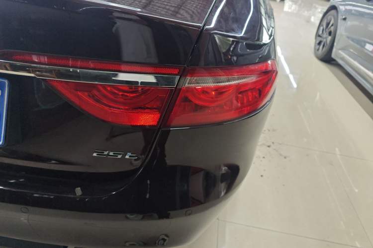 Used Jaguar XF 2016 XF 2.0T Two-Wheel-Drive Luxury Edition Right Rear Taillight