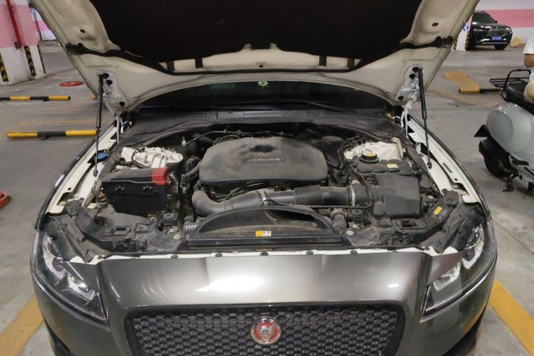 Used Jaguar XF 2016 XF 2.0T Two-Wheel-Drive Luxury Edition Engine Bay