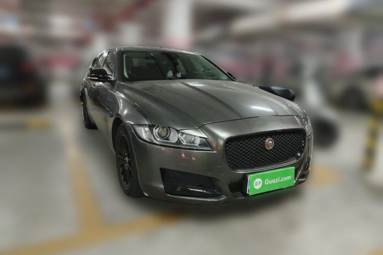 Used Jaguar XF 2016 XF 2.0T Two-Wheel-Drive Luxury Edition Front Right 45 Deg