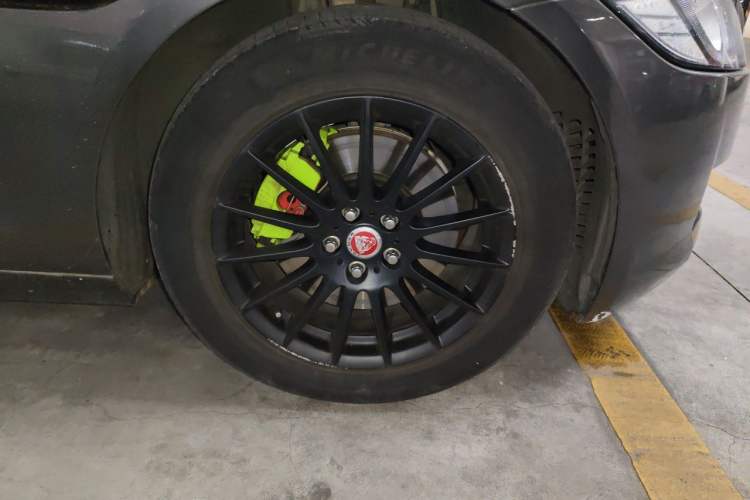 Used Jaguar XF 2016 XF 2.0T Two-Wheel-Drive Luxury Edition Right Front Wheel Hub