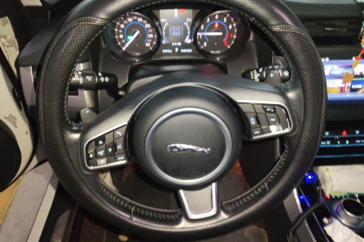 Used Jaguar XF 2016 XF 2.0T Two-Wheel-Drive Luxury Edition Steering Wheel