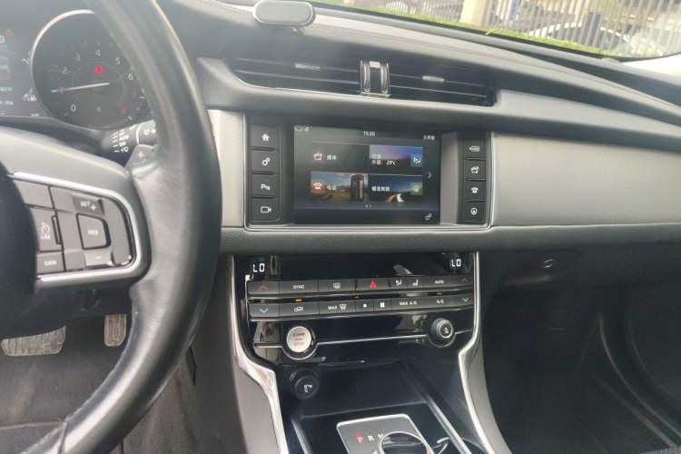 Used Jaguar XF 2016 XF 2.0T Two-Wheel-Drive Luxury Edition Audio And AC Panel