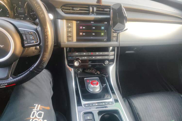 Used Jaguar XF 2016 XF 2.0T Two-Wheel-Drive Luxury Edition Audio And AC Panel