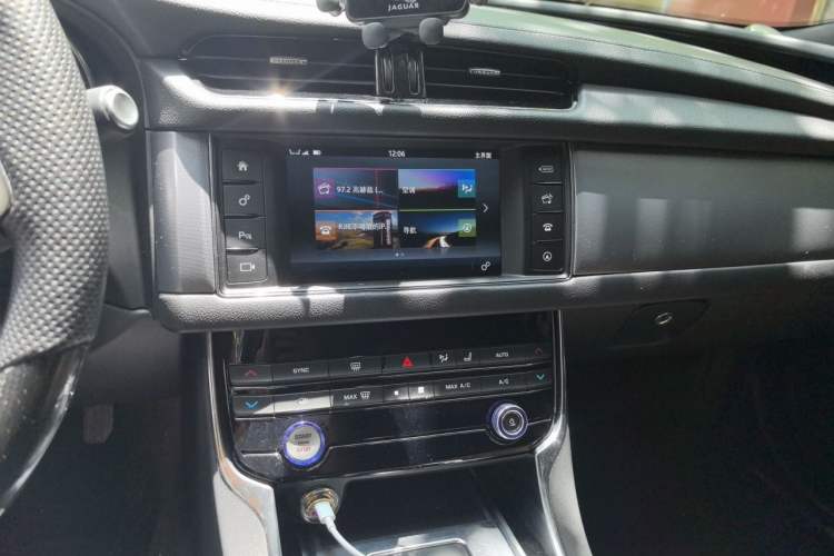 Used Jaguar XF 2016 XF 2.0T Two-Wheel-Drive R-Sport Sport Edition Audio And AC Panel