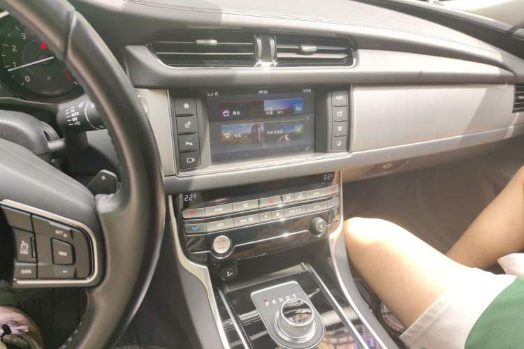 Used Jaguar XF 2016 XF 2.0T Two-Wheel-Drive Luxury Edition Audio And AC Panel