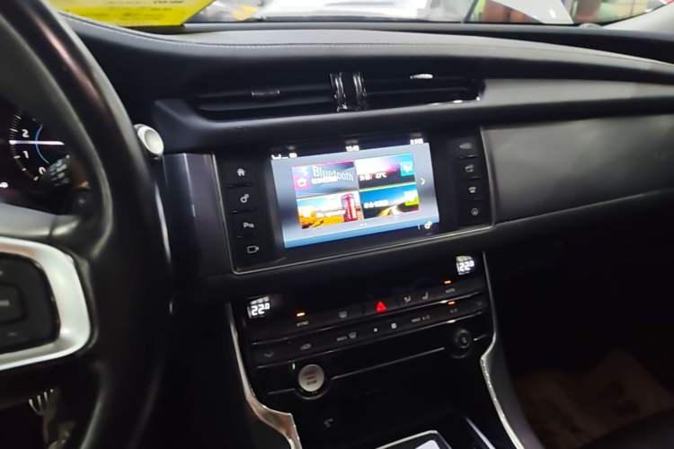 Used Jaguar XF 2016 XF 3.0 SC Two-Wheel-Drive R-Sport Sport Edition Audio And AC Panel