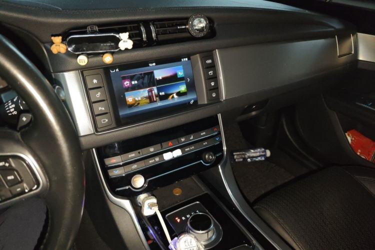 Used Jaguar XF 2016 XF 3.0 SC Two-Wheel-Drive Luxury Edition Audio And AC Panel