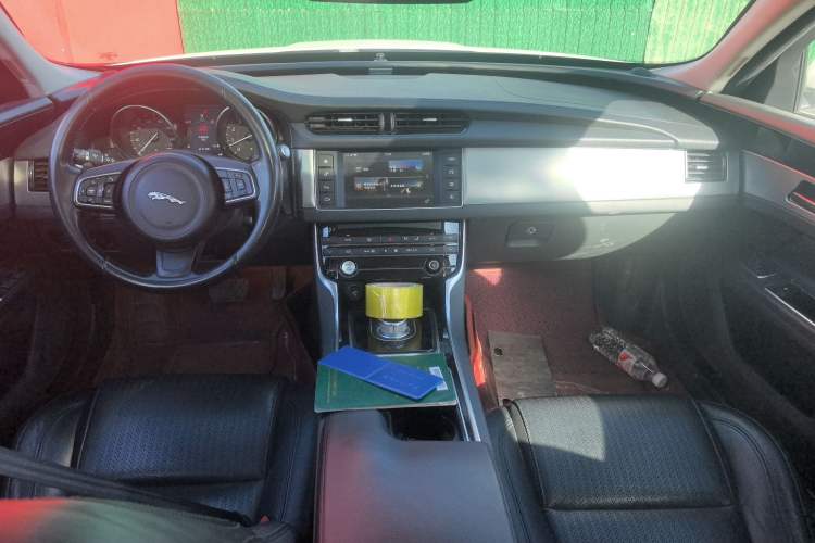 Used Jaguar XF 2016 XF 3.0 SC Two-Wheel-Drive Luxury Edition Center Console