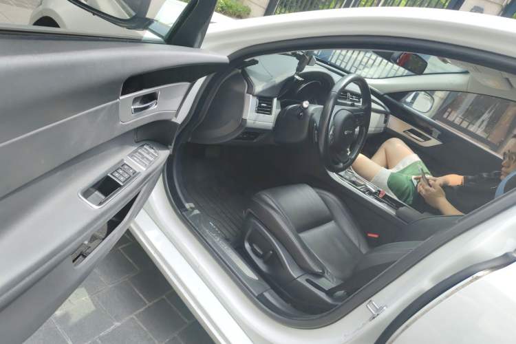 Used Jaguar XF 2016 XF 2.0T Two-Wheel-Drive Luxury Edition Driver Seat