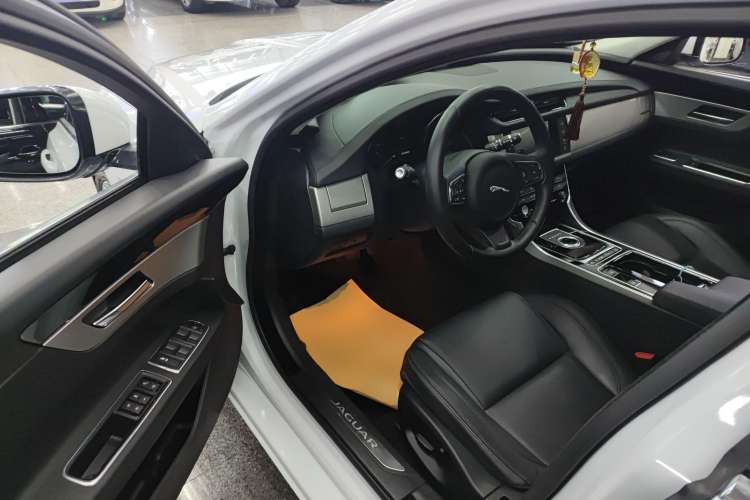 Used Jaguar XF 2016 XF 2.0T Two-Wheel-Drive Luxury Edition Driver Seat