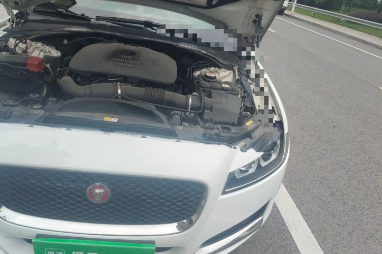 Used Jaguar XF 2016 XF 2.0T Two-Wheel-Drive Luxury Edition Engine Bay Left