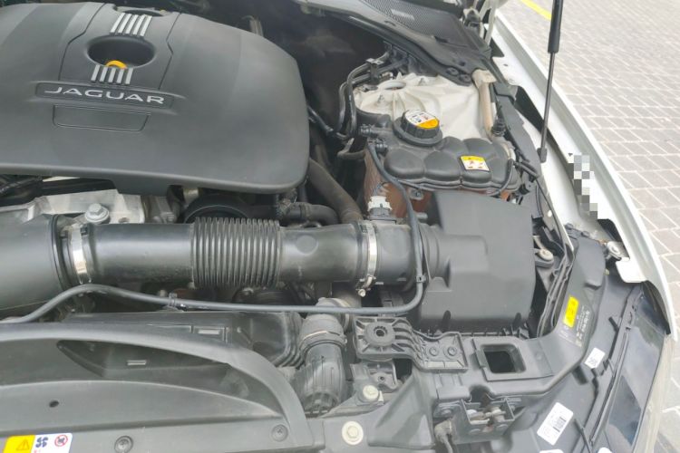 Used Jaguar XF 2016 XF 2.0T Two-Wheel-Drive Luxury Edition Engine Bay Left