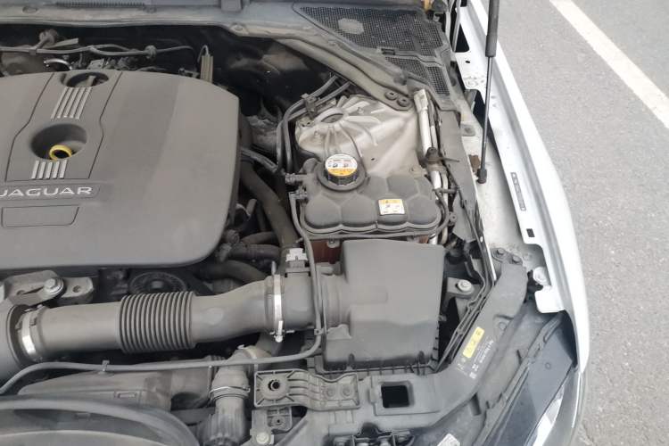 Used Jaguar XF 2016 XF 2.0T Two-Wheel-Drive Luxury Edition Engine Bay Left