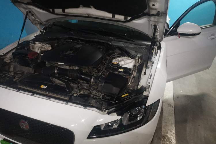 Used Jaguar XF 2016 XF 2.0T Two-Wheel-Drive Luxury Edition Engine Bay Left